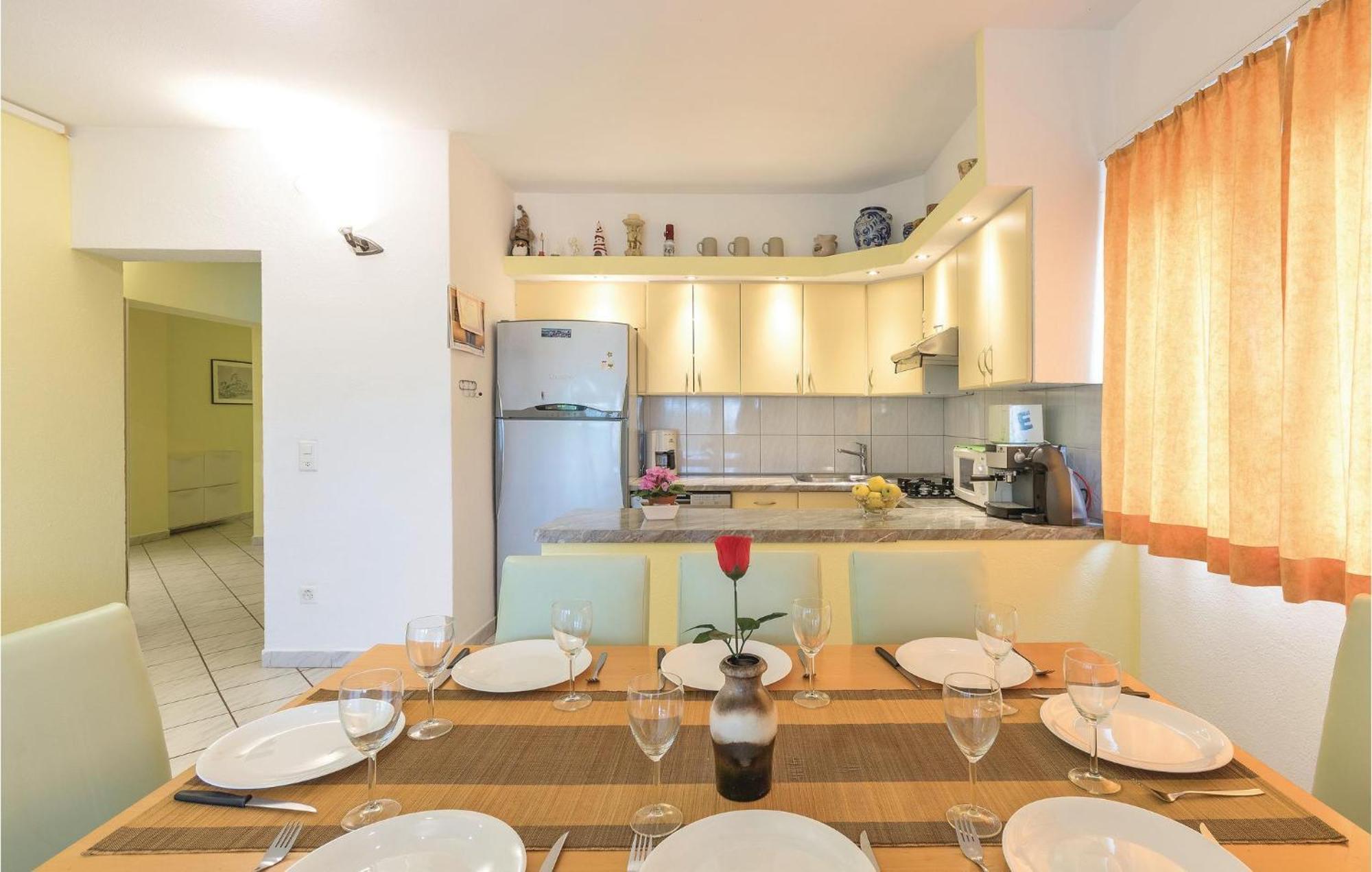 4 Bedroom Beautiful Apartment In Stinjan Bagian luar foto